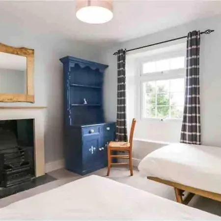 Roanview - Cosy But Spacious With Sea Views *